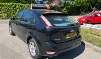 2011 Ford Focus 1.6 Zetec Hatchback 5dr Petrol Manual (161 g/km, 99 bhp) full