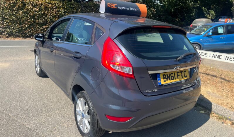 2011 Ford Fiesta 1.25 Zetec Hatchback 5dr Petrol Manual (129 g/km, 81 bhp) full